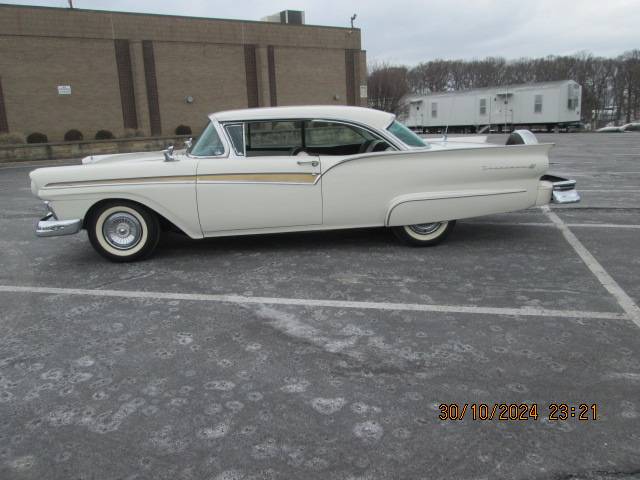 Ford-Fairlane-1957-white-160932-3