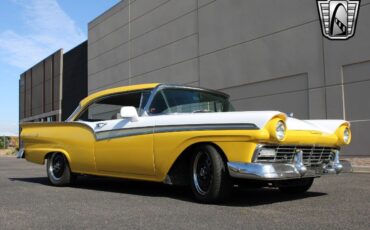 Ford-Fairlane-500.-Coupe-1957-Yellow-Gray-185681-8