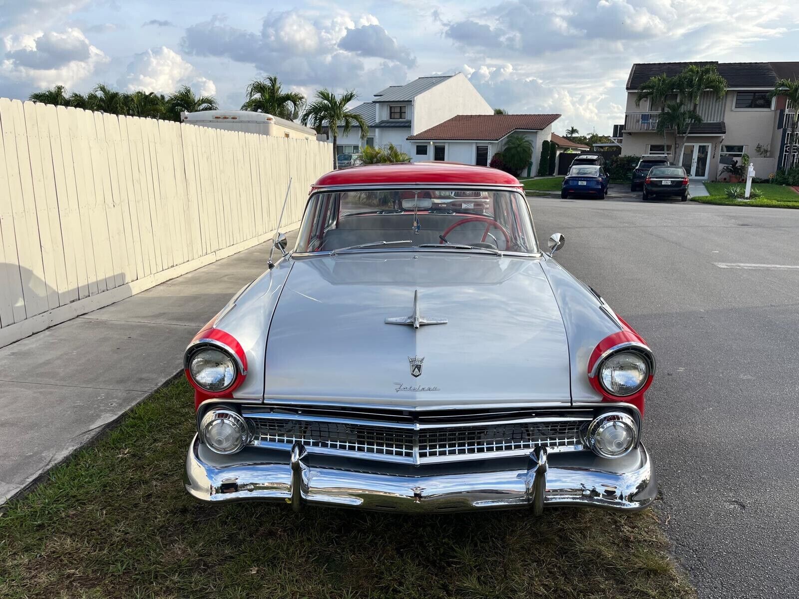 Ford-Fairlane-Berline-1955-redsilver-red-and-grey-117707-4