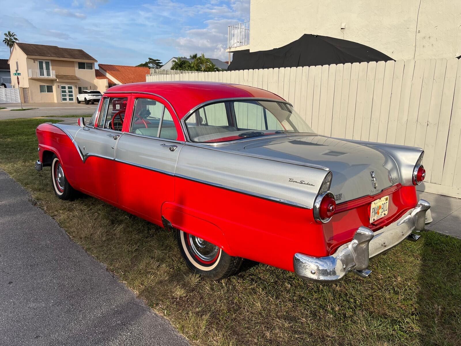 Ford-Fairlane-Berline-1955-redsilver-red-and-grey-117707-5