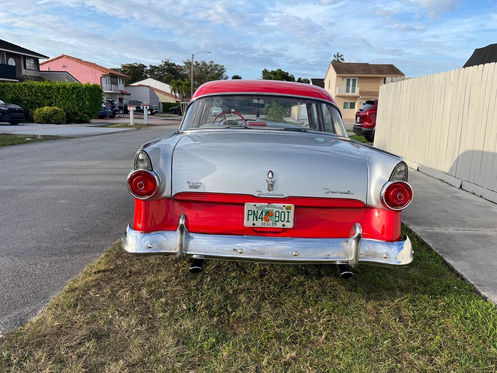 Ford-Fairlane-Berline-1955-redsilver-red-and-grey-117707-6