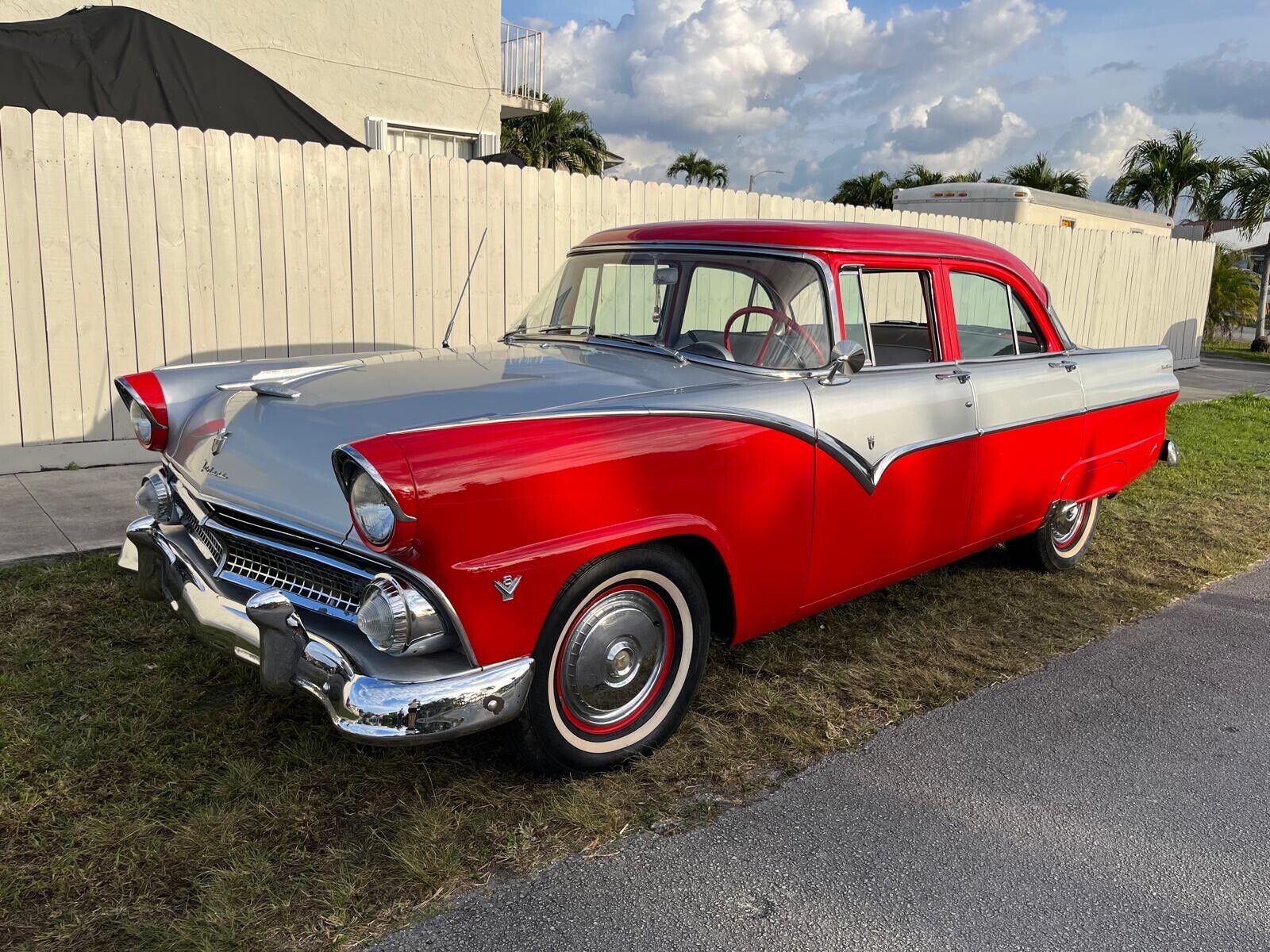 Ford Fairlane Berline 1955 à vendre