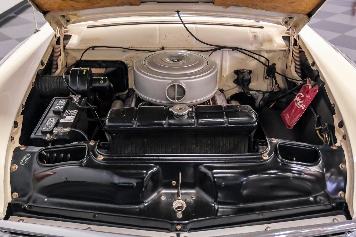 Ford-Fairlane-Coupe-1956-Red-White-69738-3