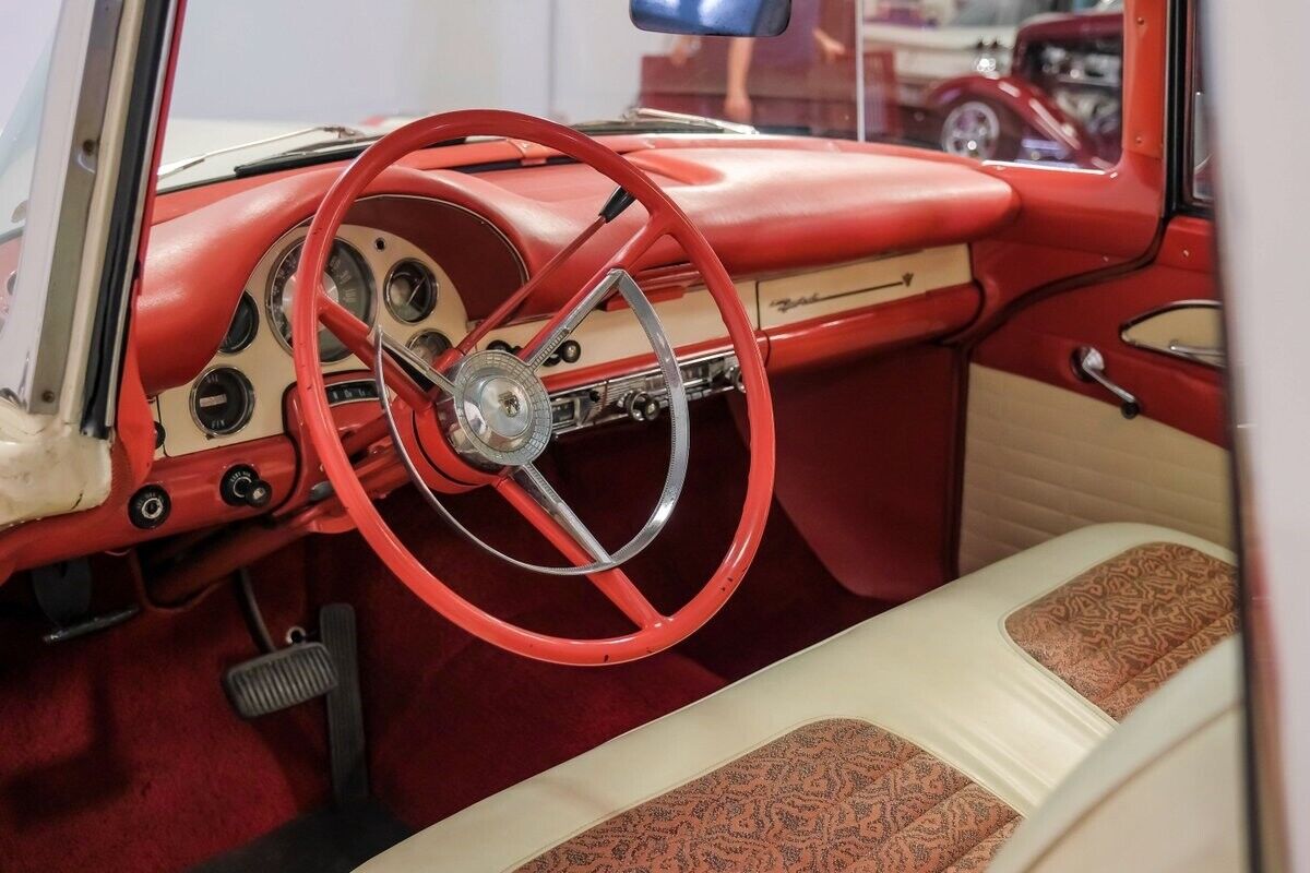 Ford-Fairlane-Coupe-1956-Red-White-69738-4