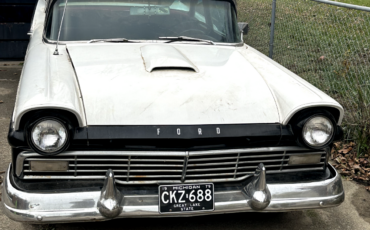 Ford-Fairlane-Coupe-1957-White-Red-186209-2