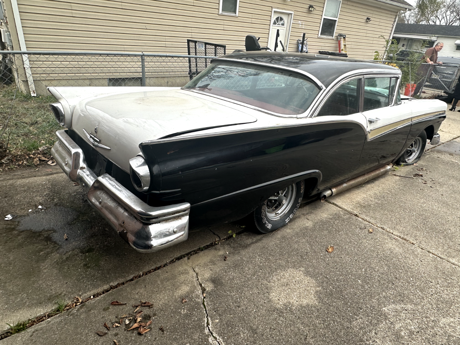 Ford-Fairlane-Coupe-1957-White-Red-186209-5