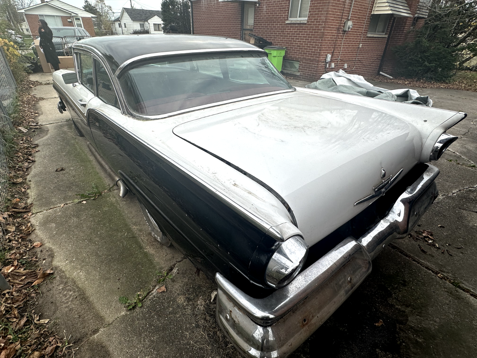 Ford-Fairlane-Coupe-1957-White-Red-186209-8