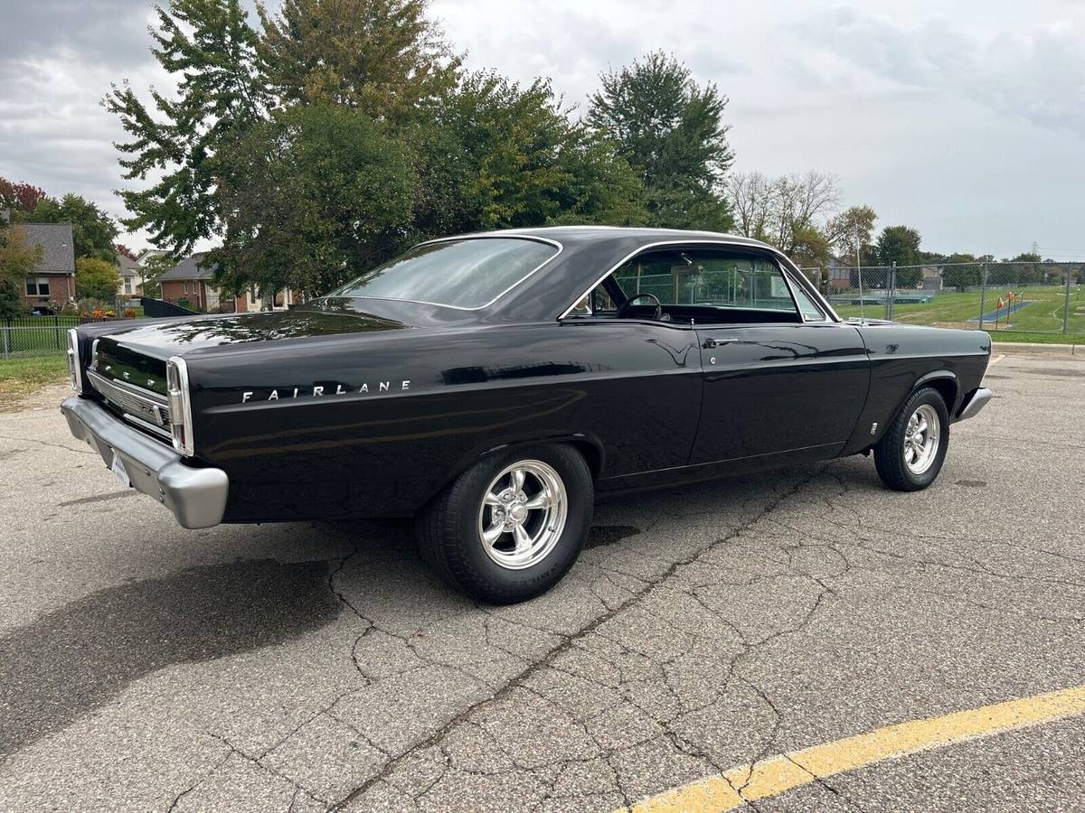 Ford-Fairlane-gta-1966-black-32988-2