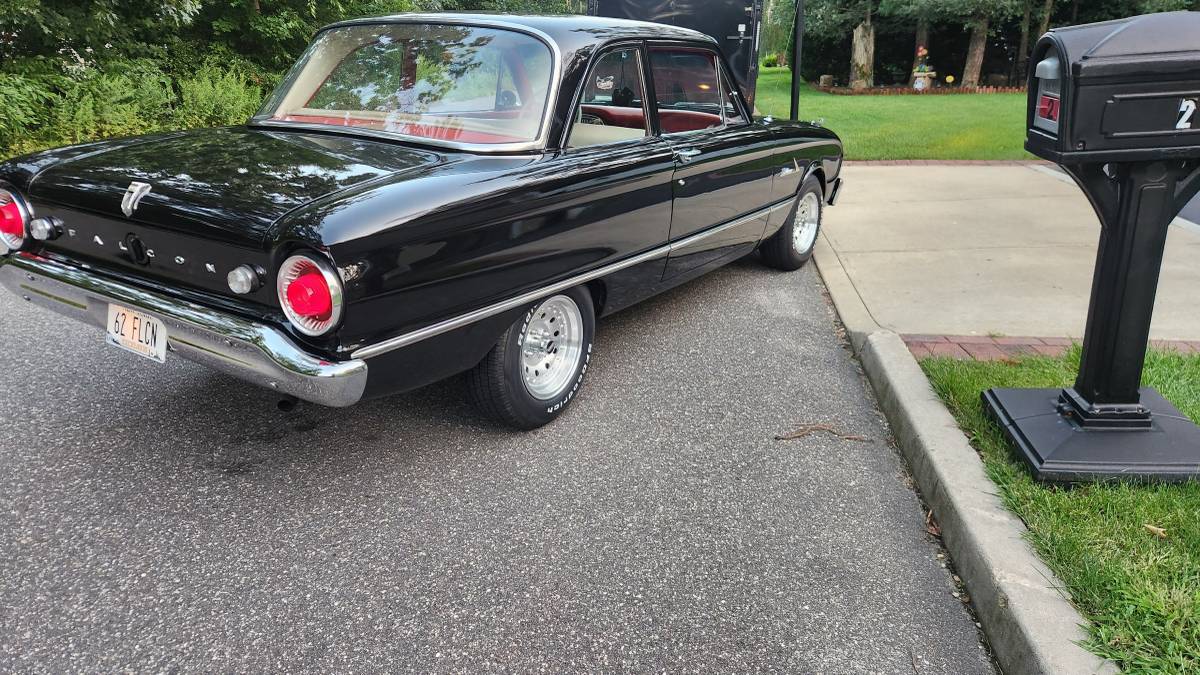 Ford-Falcon-1962-black-119091-3