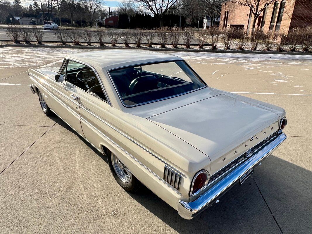 Ford-Falcon-Coupe-1964-White-Black-80467-10