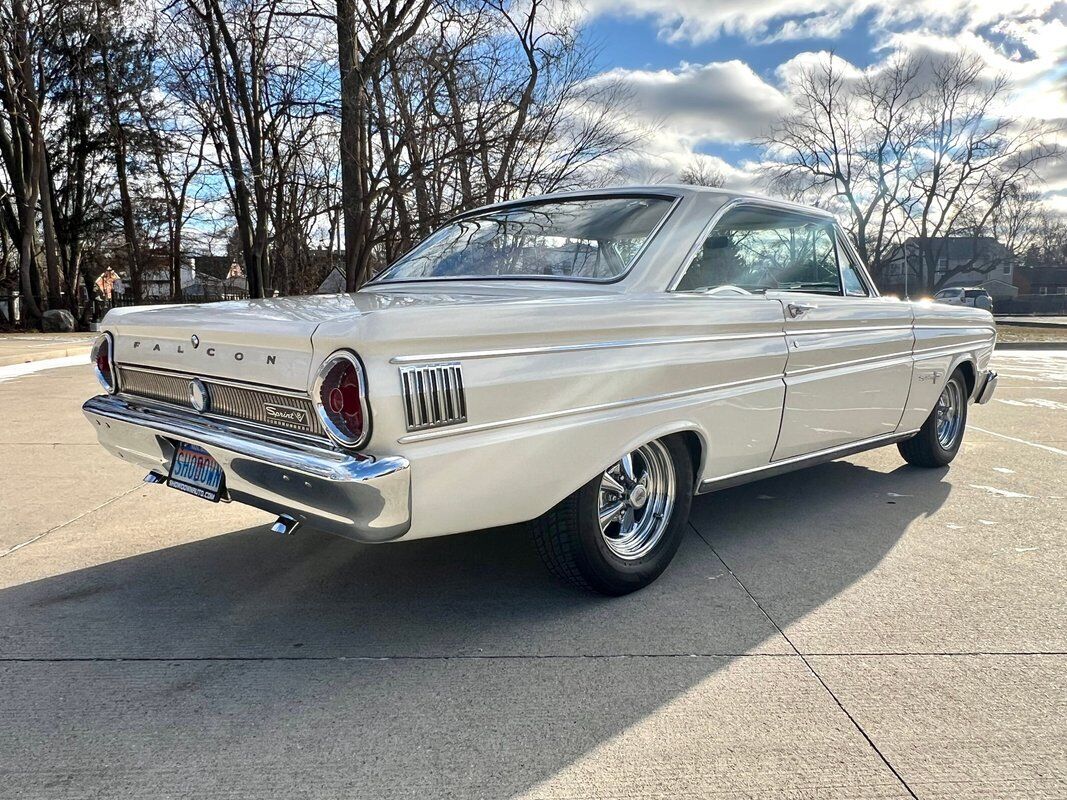 Ford-Falcon-Coupe-1964-White-Black-80467-3