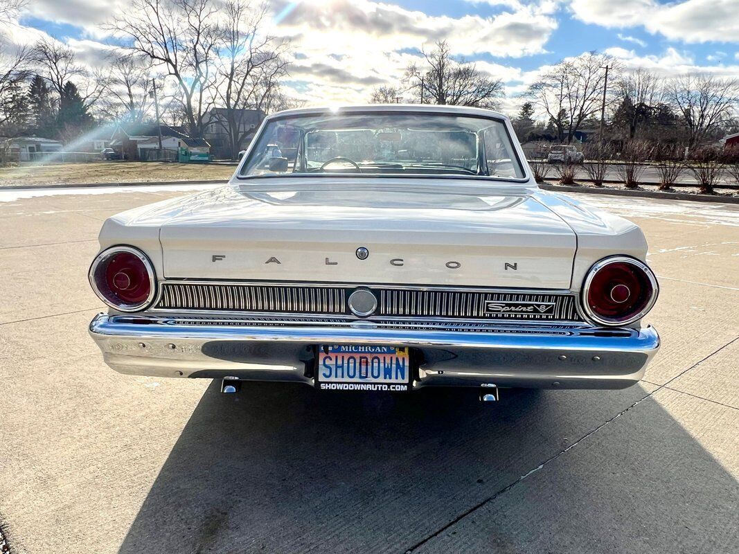 Ford-Falcon-Coupe-1964-White-Black-80467-4