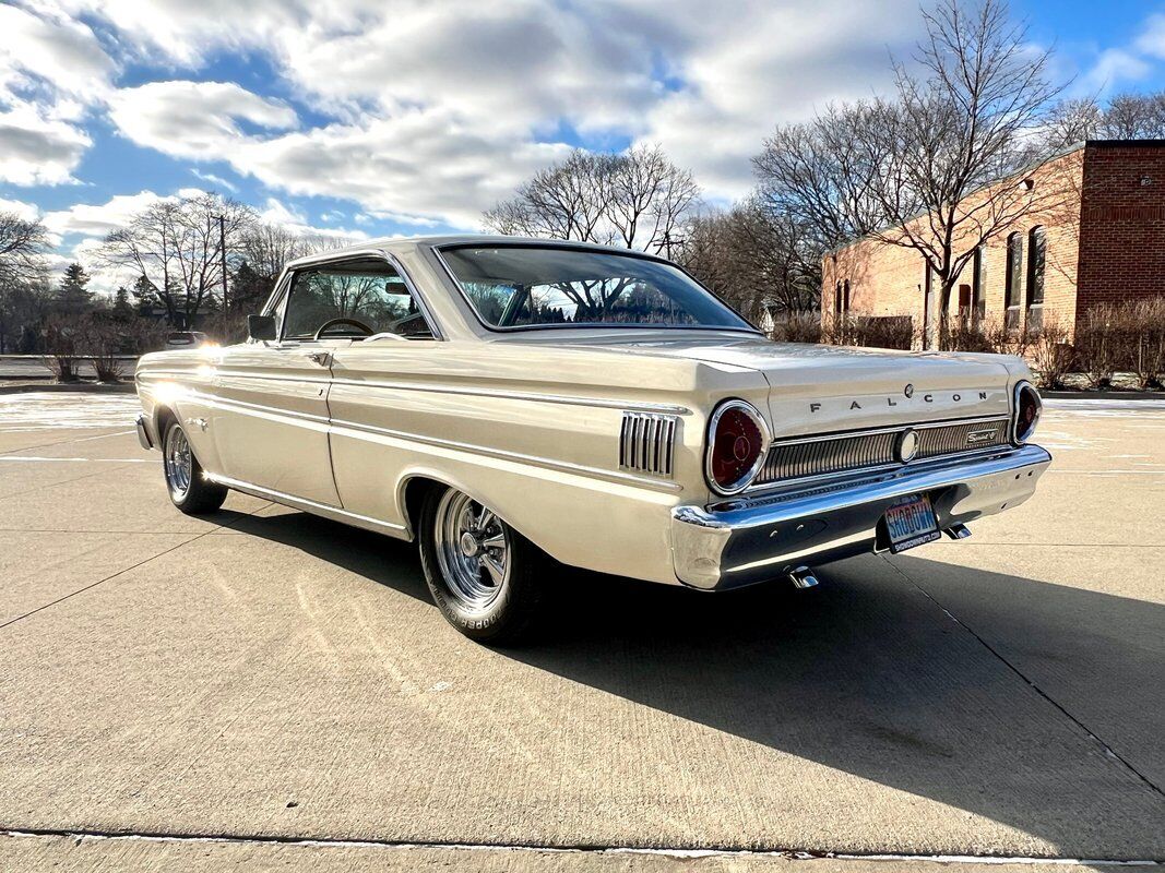 Ford-Falcon-Coupe-1964-White-Black-80467-5