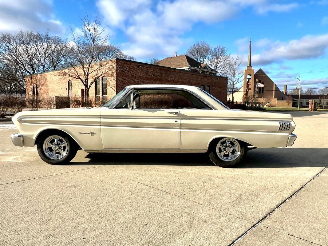 Ford-Falcon-Coupe-1964-White-Black-80467-6