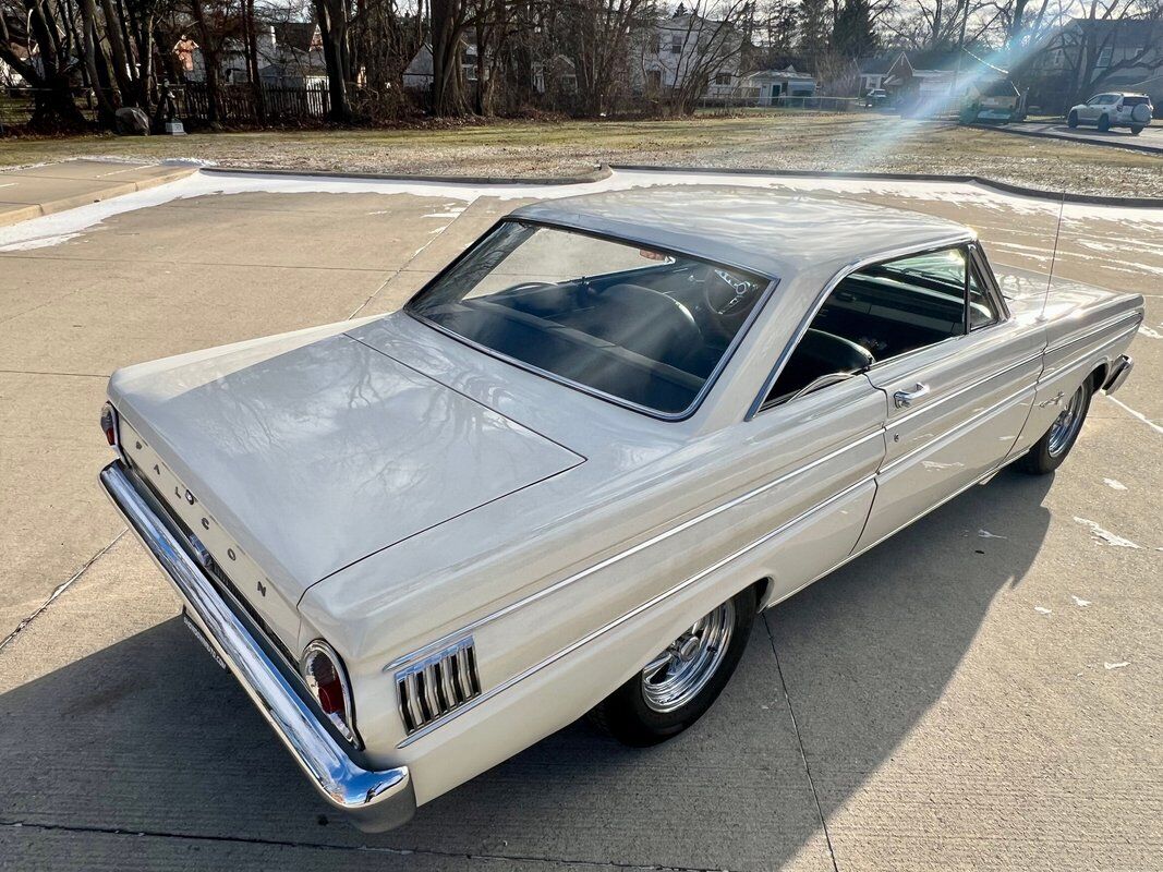 Ford-Falcon-Coupe-1964-White-Black-80467-9