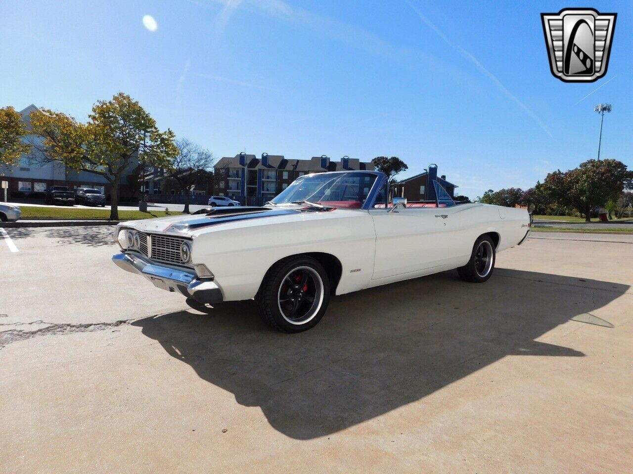 Ford-Galaxie-Cabriolet-1968-White-Red-118319-2