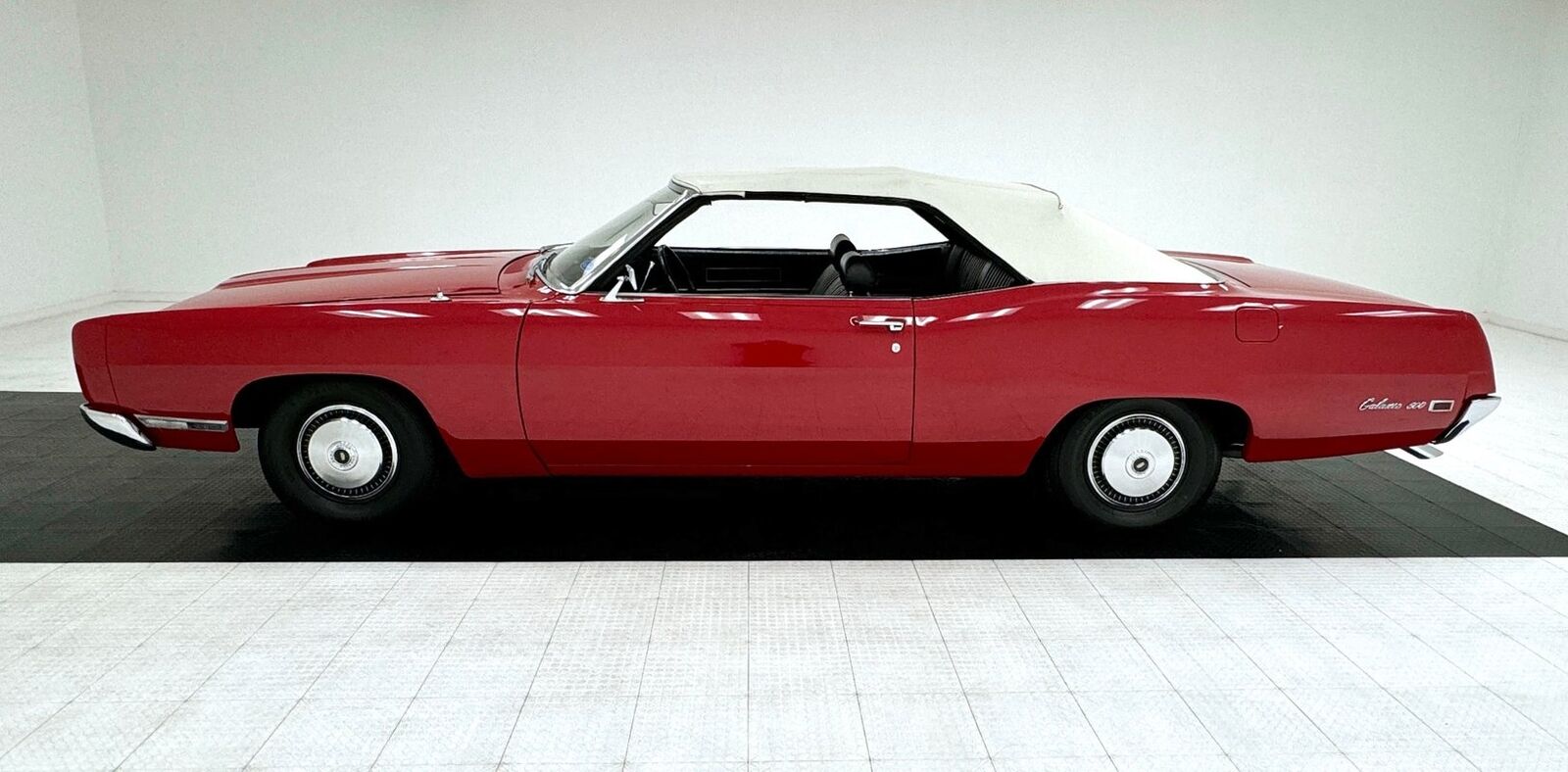 Ford-Galaxie-Cabriolet-1969-Red-Black-165779-2