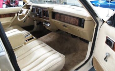 Ford-Granada-1982-White-Tan-91733-11