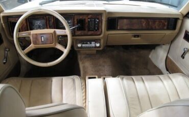 Ford-Granada-1982-White-Tan-91733-2