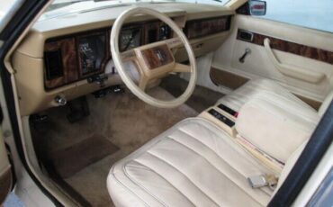 Ford-Granada-1982-White-Tan-91733-7