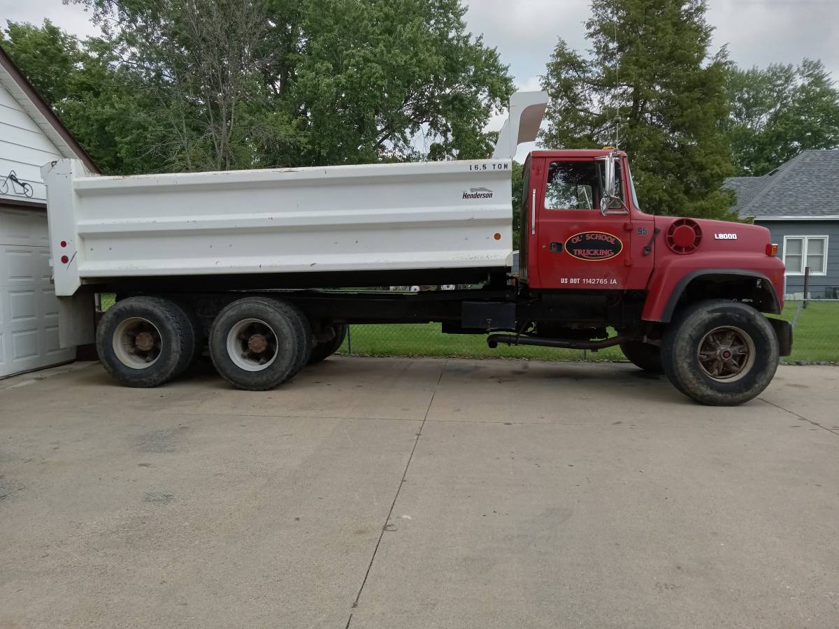 Ford-L8000-diesel-1995-red-374976-2