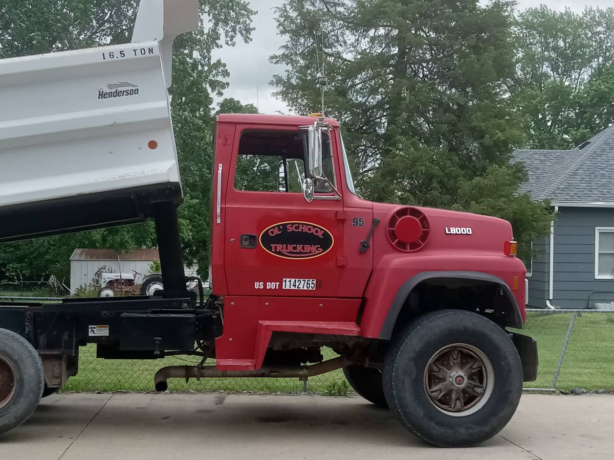 Ford-L8000-diesel-1995-red-374976