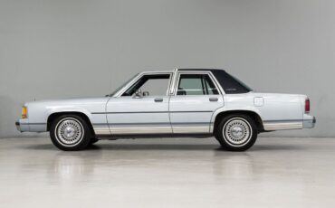 Ford-LTD-Berline-1990-Silver-Blue-91272-2