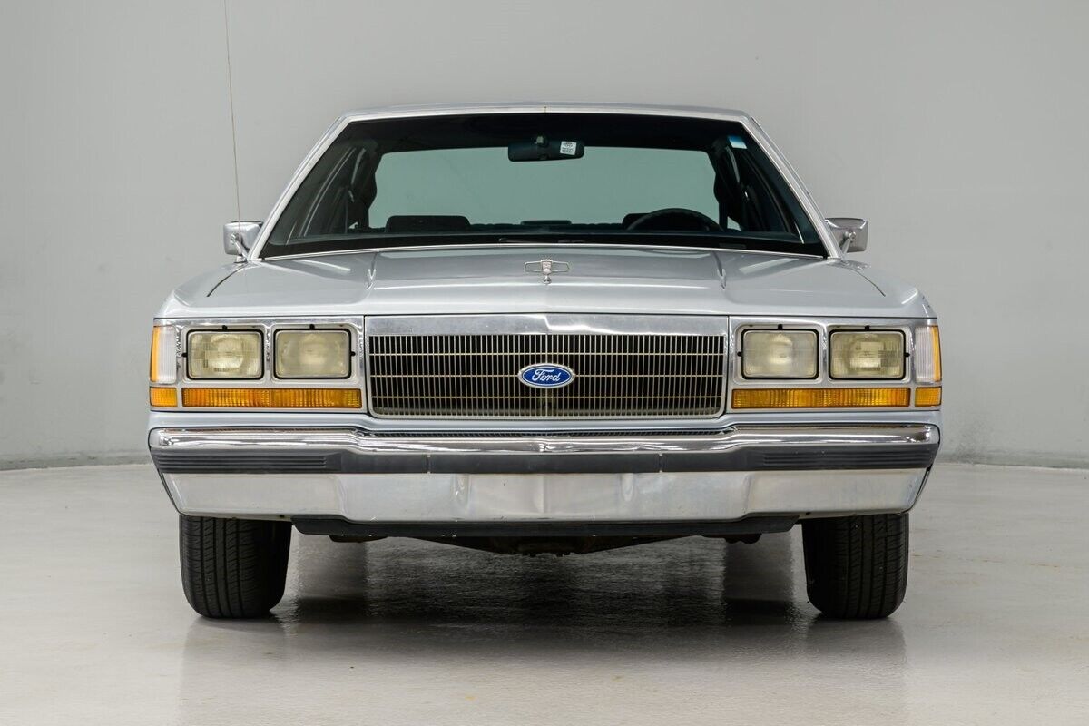 Ford-LTD-Berline-1990-Silver-Blue-91272-4