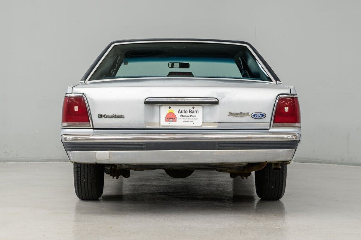 Ford-LTD-Berline-1990-Silver-Blue-91272-5