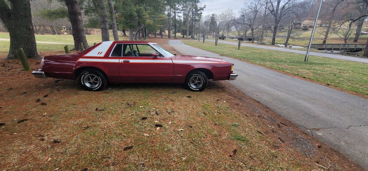 Ford-Ltd-ii-1977-red-86063