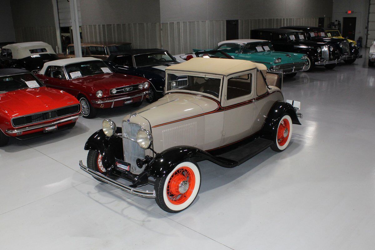 Ford-Model-18-Coupe-1932-Black-Brown-449