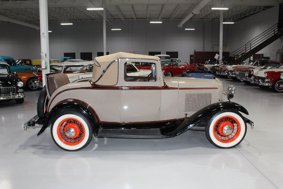 Ford-Model-18-Coupe-1932-Black-Brown-449-15