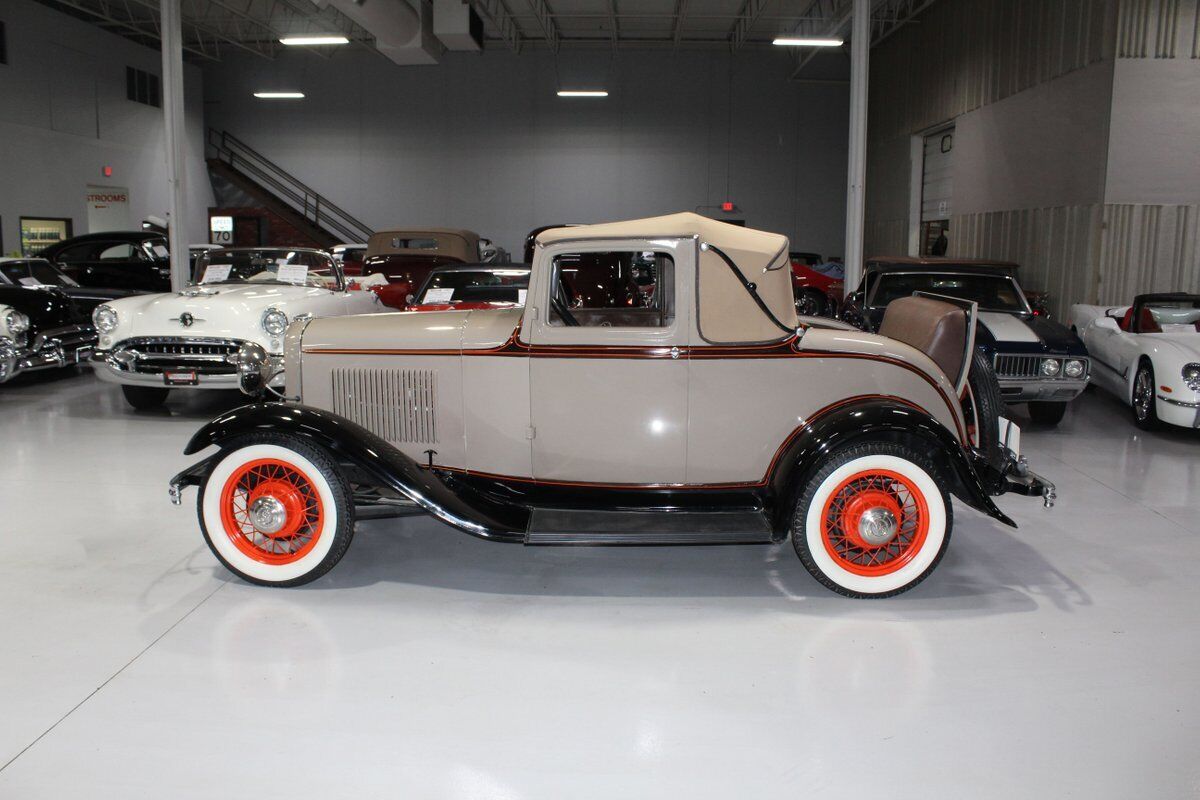 Ford-Model-18-Coupe-1932-Black-Brown-449-19