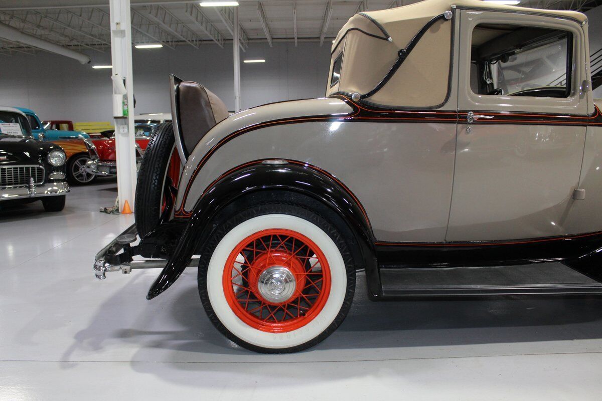 Ford-Model-18-Coupe-1932-Black-Brown-449-24