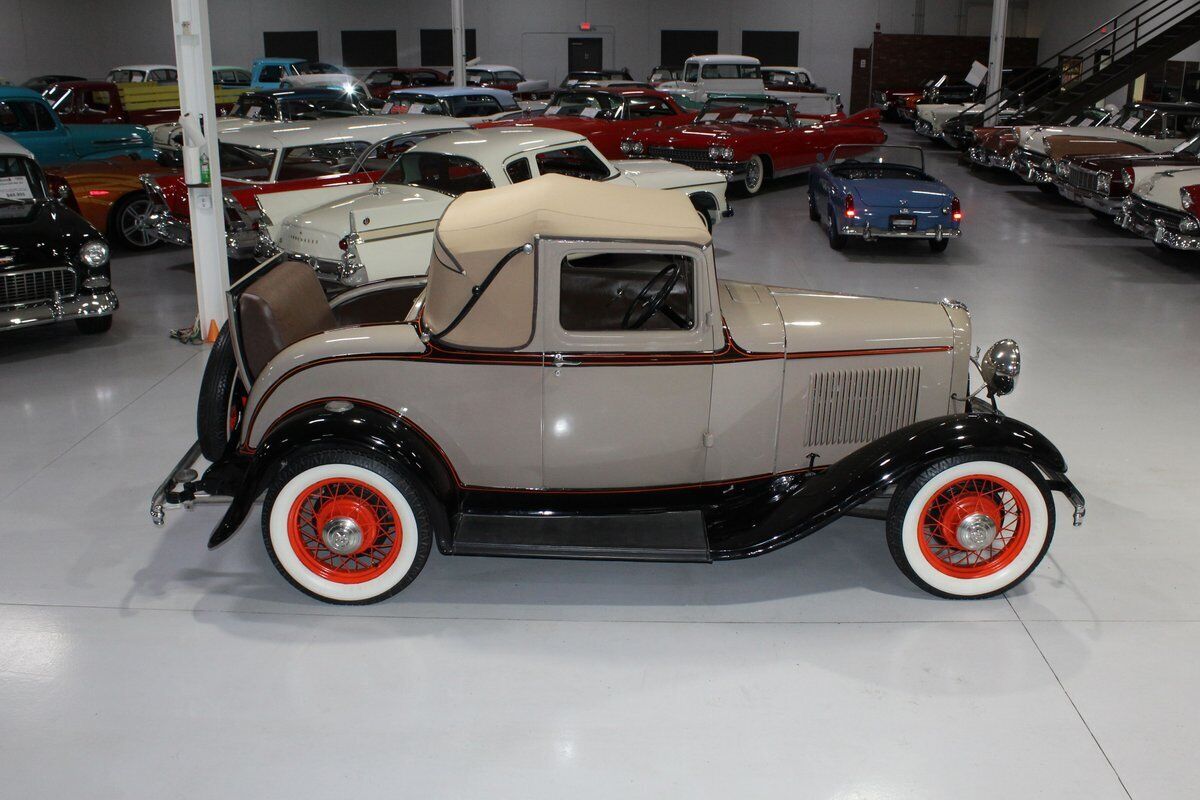 Ford-Model-18-Coupe-1932-Black-Brown-449-7