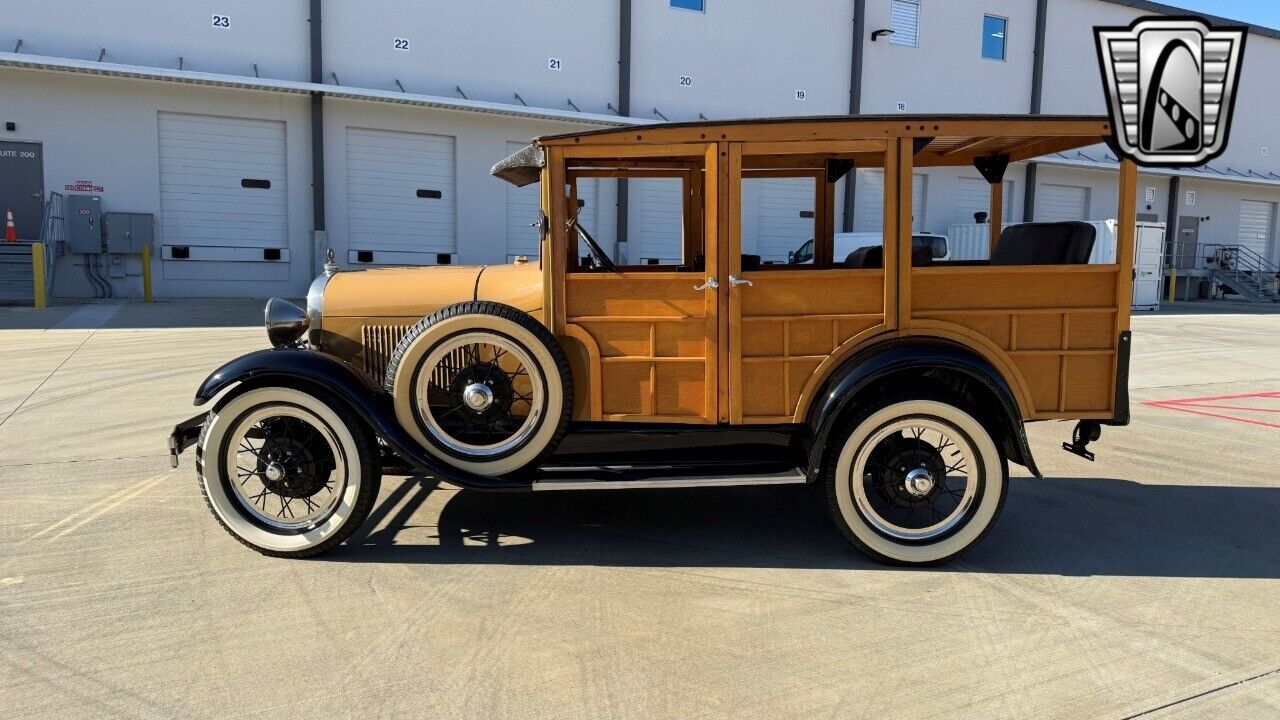 Ford-Model-A-Berline-1929-Tan-Black-492-3