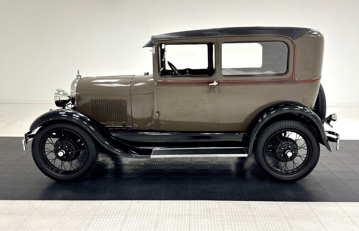 Ford-Model-A-Berline-1929-Tan-Brown-57217-1