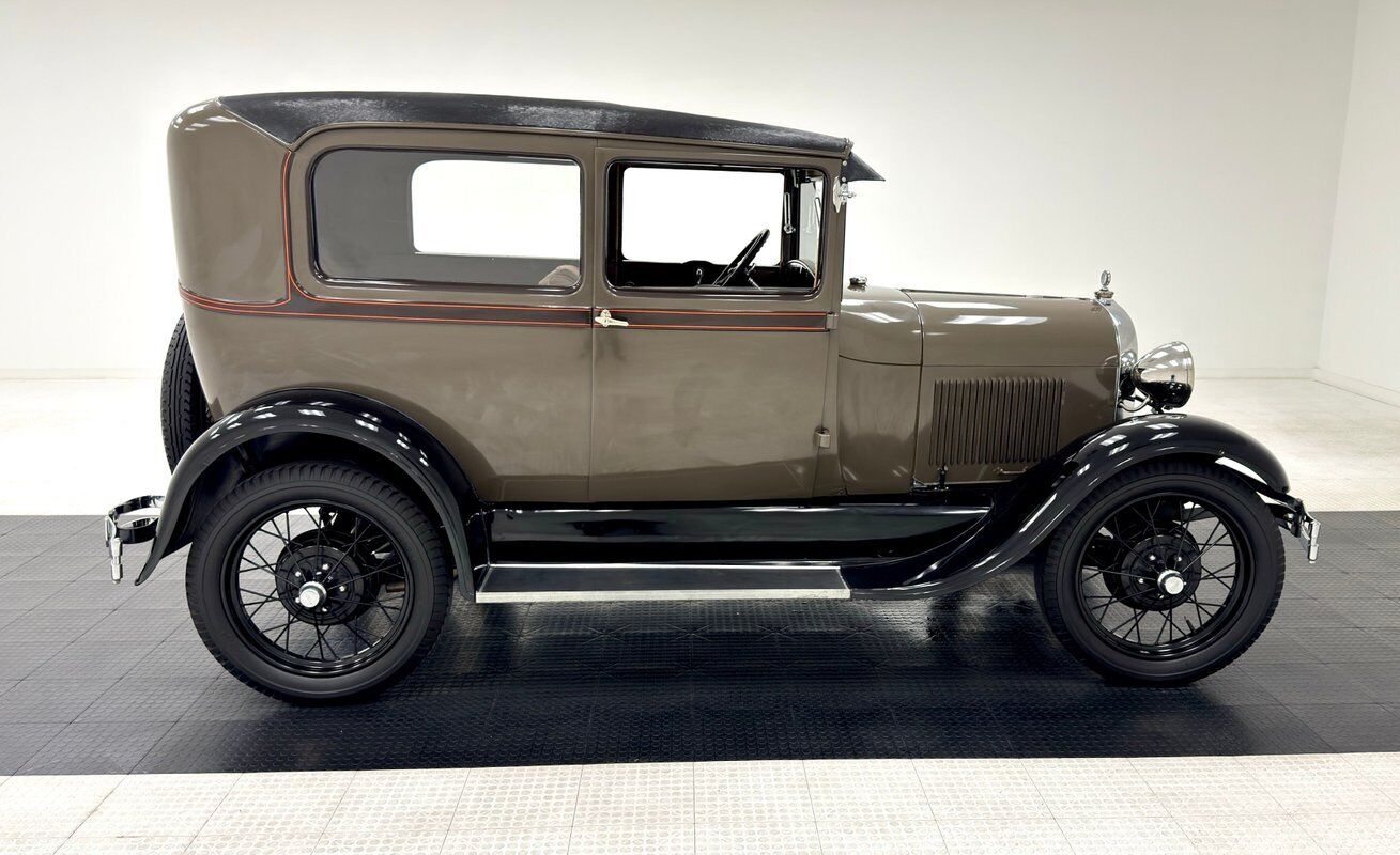 Ford-Model-A-Berline-1929-Tan-Brown-57217-5