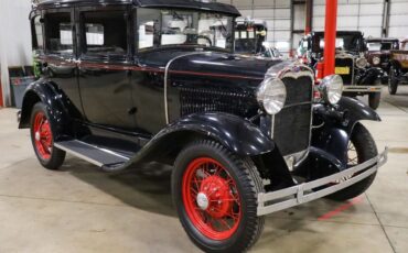 Ford-Model-A-Berline-1930-Black-Gray-3899-11