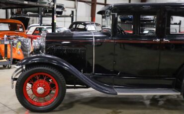 Ford-Model-A-Berline-1930-Black-Gray-3899-2