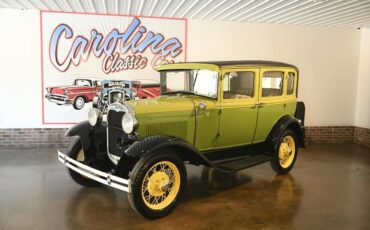 Ford-Model-A-Berline-1930-Green-Beige-56308-2