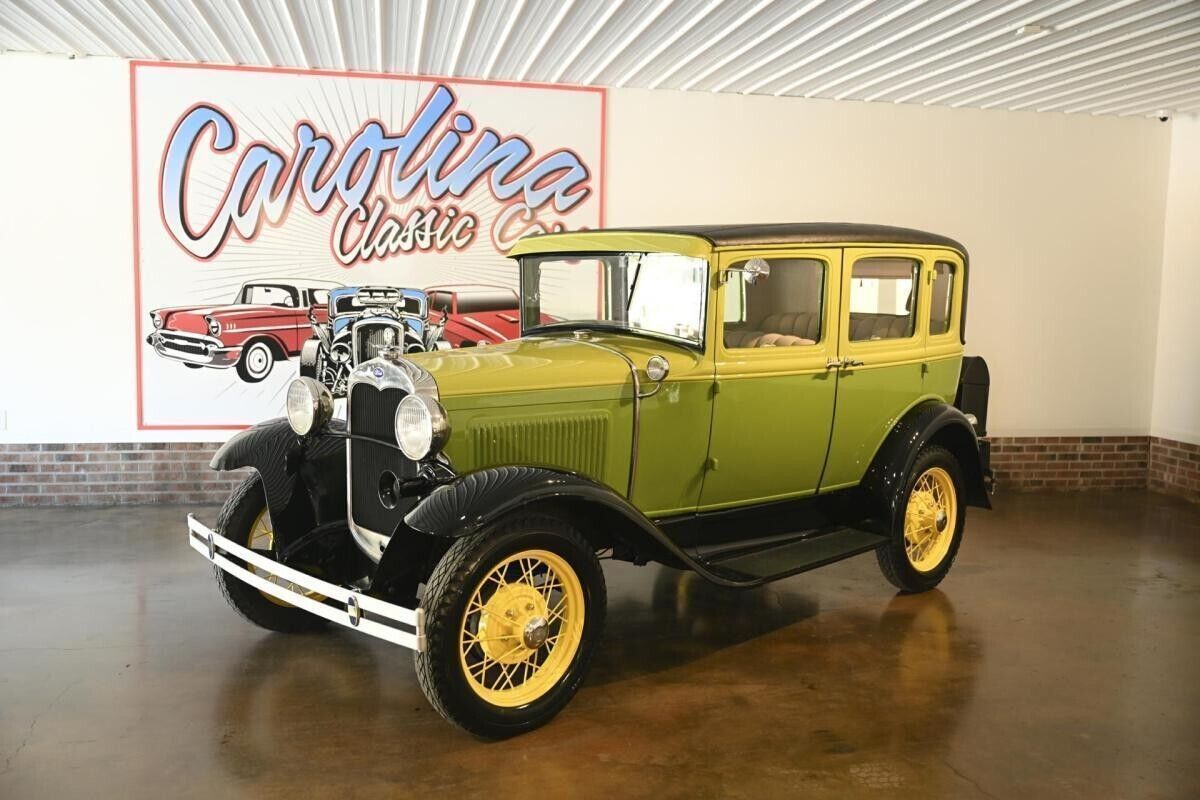 Ford-Model-A-Berline-1930-Green-Beige-56308-2