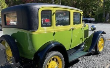 Ford-Model-A-Berline-1930-Green-Beige-56308-5