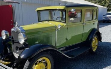 Ford-Model-A-Berline-1930-Green-Beige-56308-7