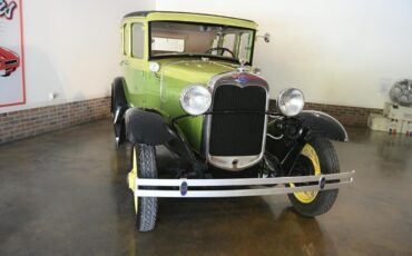 Ford-Model-A-Berline-1930-Green-Beige-56308-9