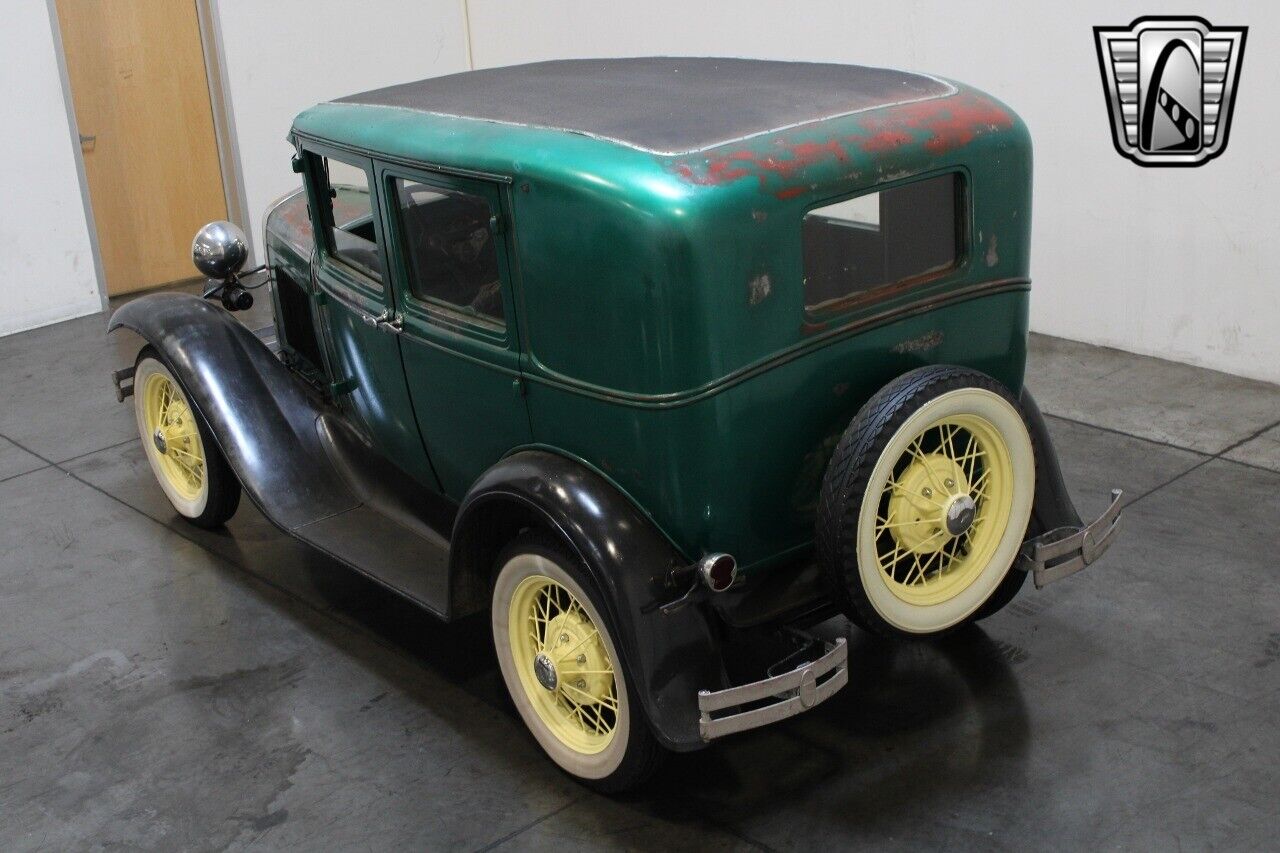 Ford-Model-A-Berline-1930-Green-Tan-81811-10