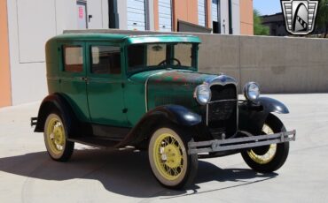 Ford-Model-A-Berline-1930-Green-Tan-81811-4