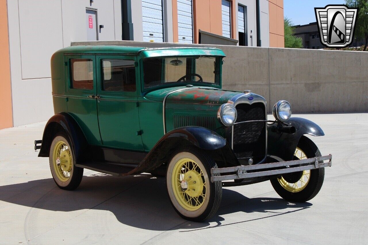 Ford-Model-A-Berline-1930-Green-Tan-81811-4