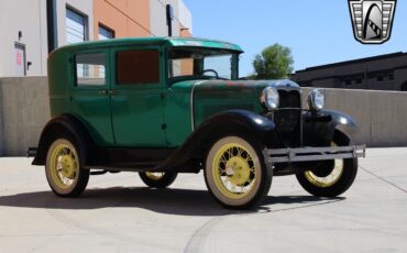 Ford-Model-A-Berline-1930-Green-Tan-81811-5