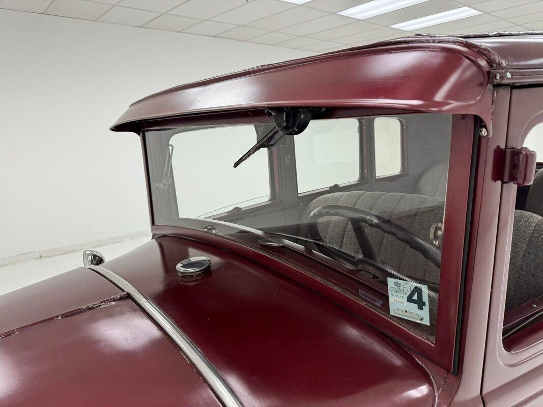 Ford-Model-A-Berline-1930-Maroon-Gray-81005-11